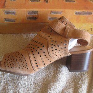 BELLA VITA Fonda Tan Biscuit Perforated Suede Heels 6 1/2 6.5 N Shoes NIB NEW